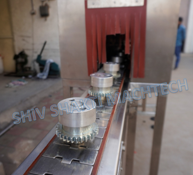 Two Stage Bottle Shrink Sleeve Machine With Rotating Pucks